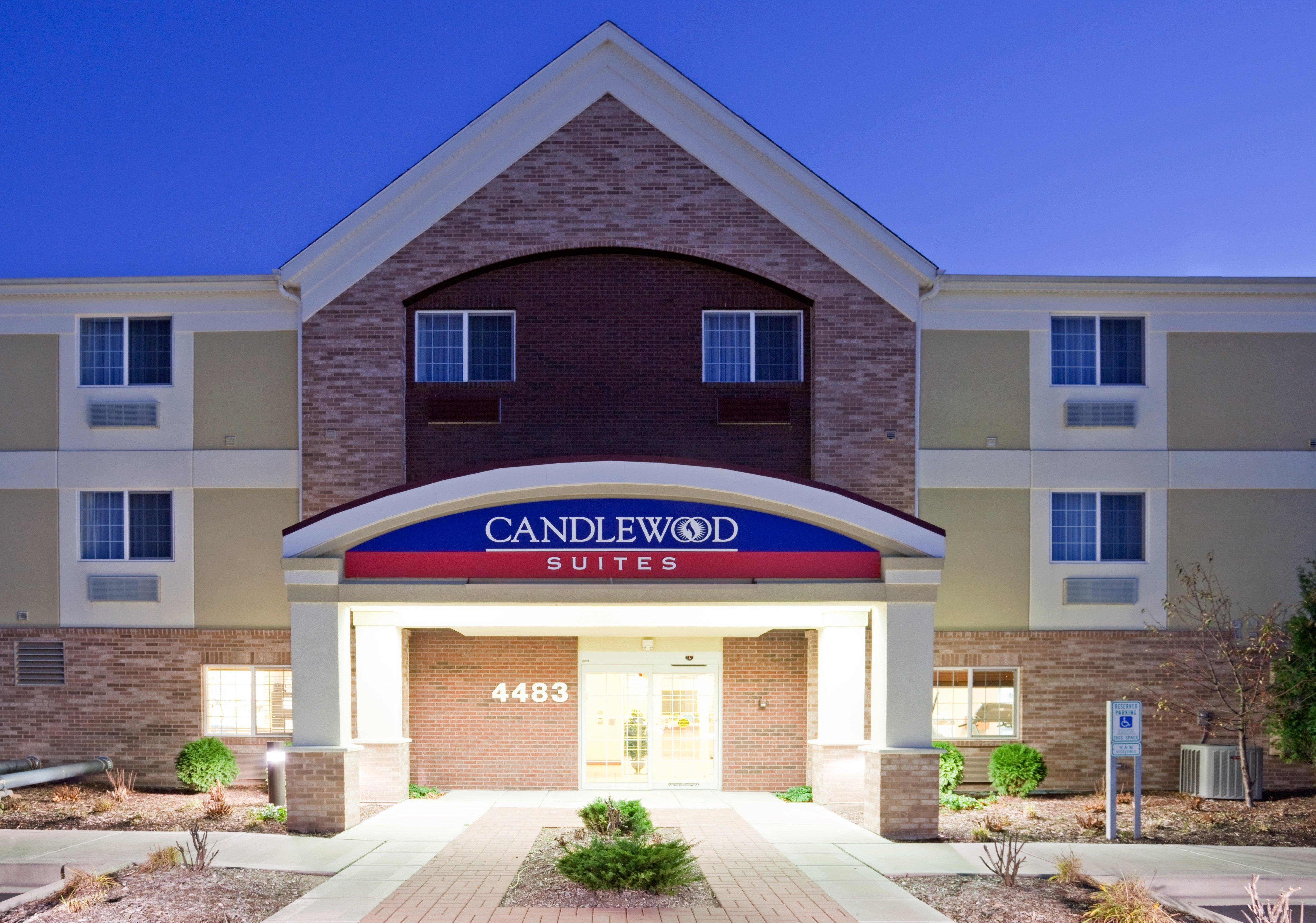 Candlewood Suites Milwaukee Brown Deer, An Ihg Hotel Esterno foto